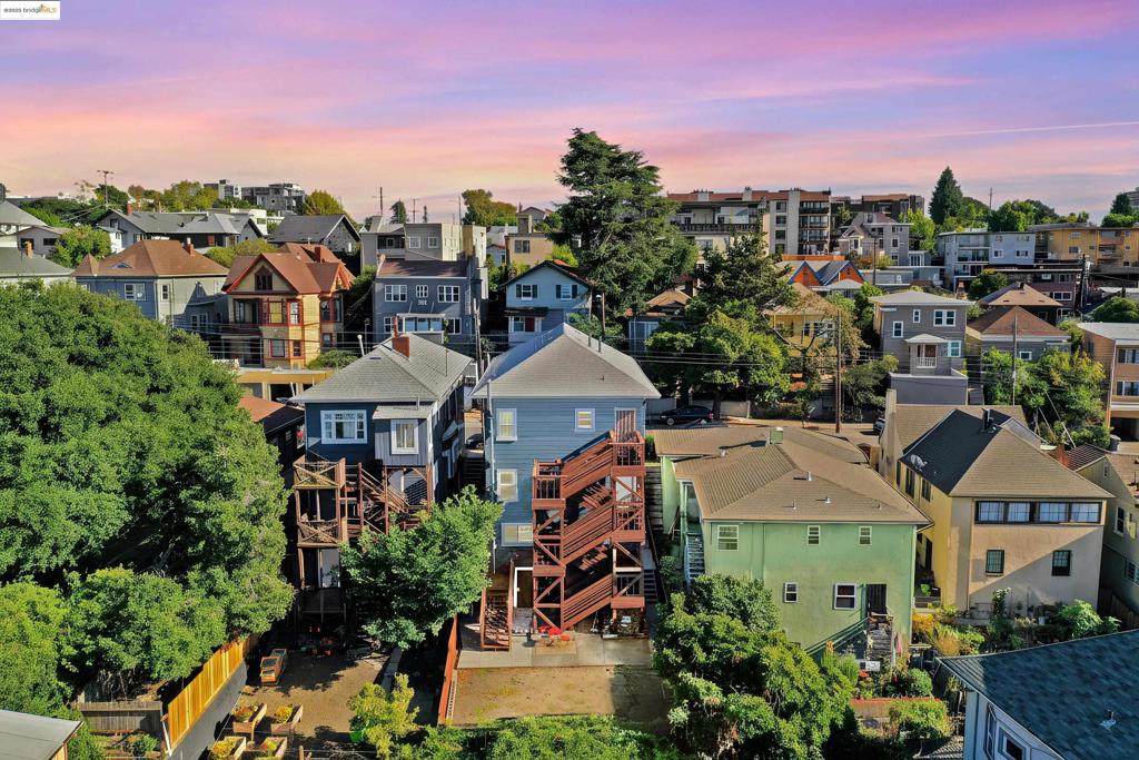 OAKLAND - Residential Income