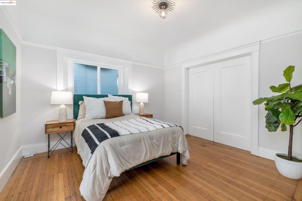 OAKLAND - Residential Income