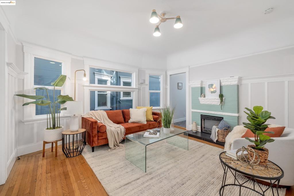 OAKLAND - Residential Income