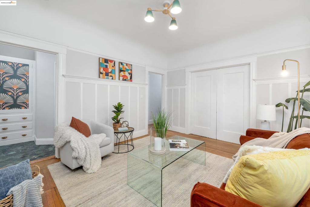 OAKLAND - Residential Income