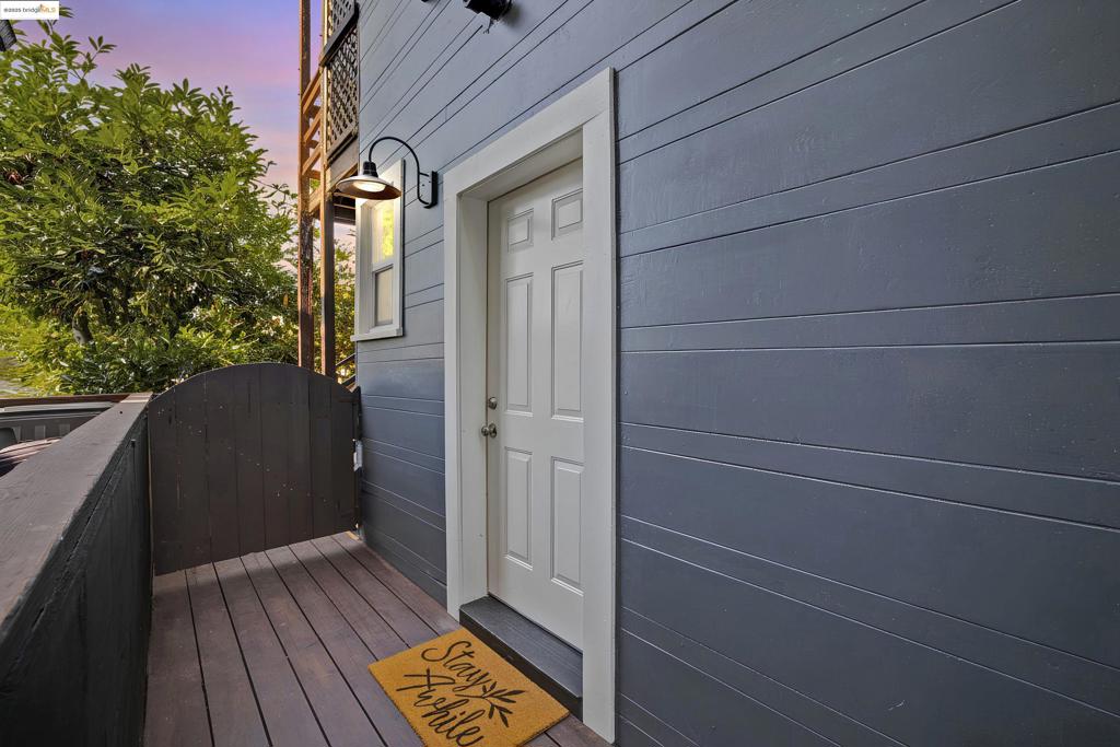 OAKLAND - Residential Income