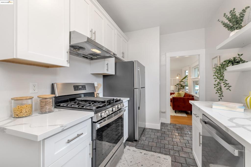 OAKLAND - Residential Income