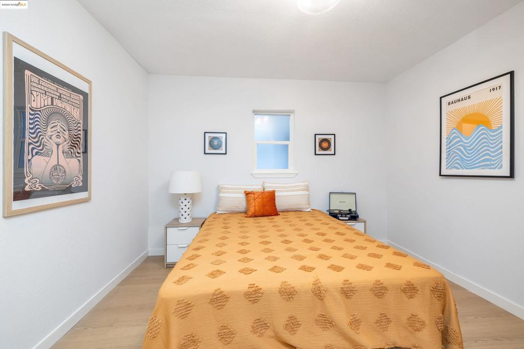 OAKLAND - Residential Income