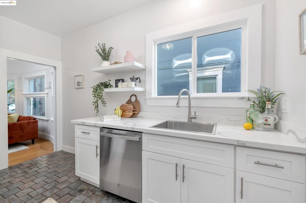 OAKLAND - Residential Income