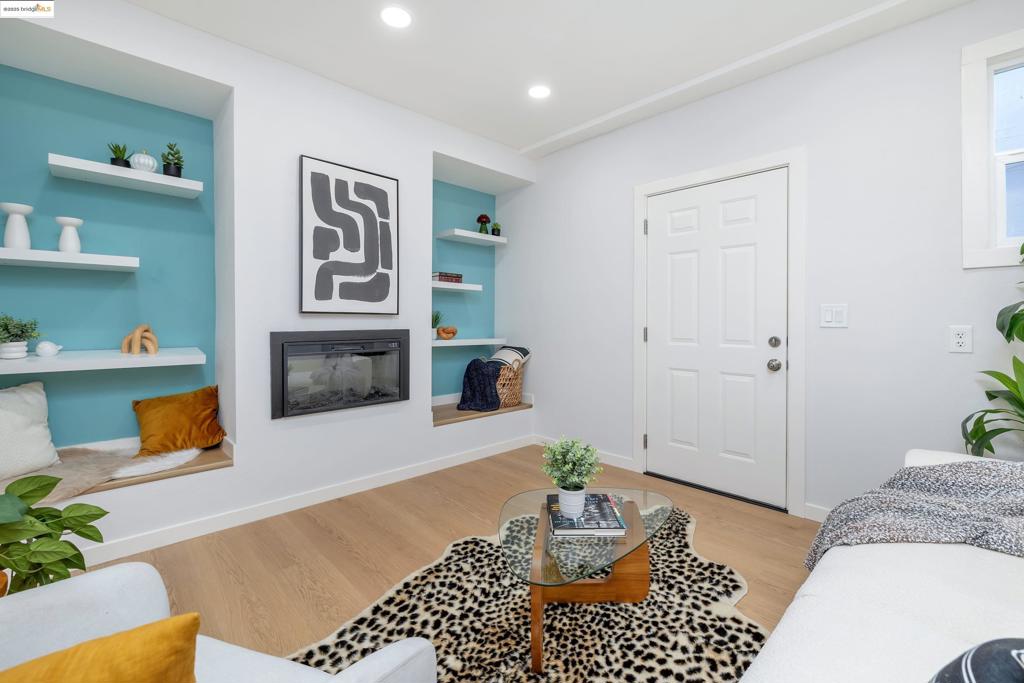 OAKLAND - Residential Income