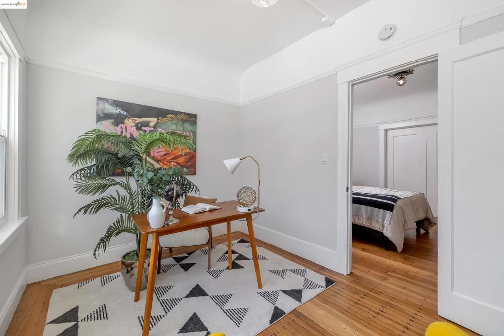 OAKLAND - Residential Income