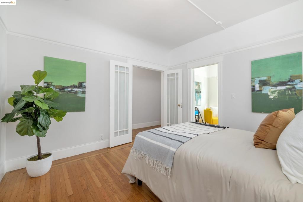 OAKLAND - Residential Income