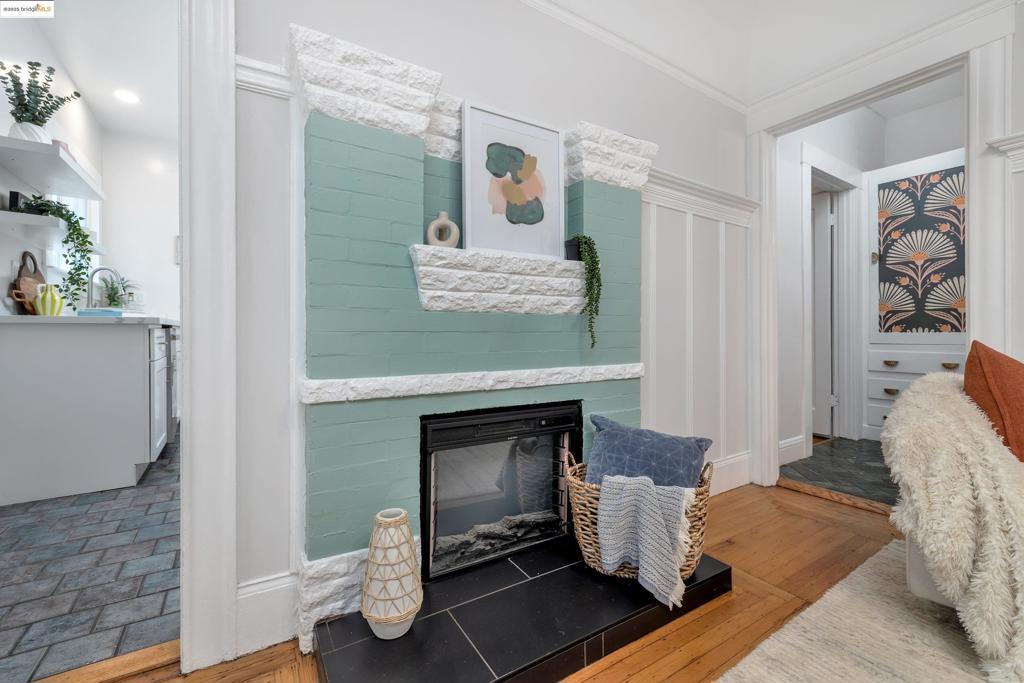 OAKLAND - Residential Income