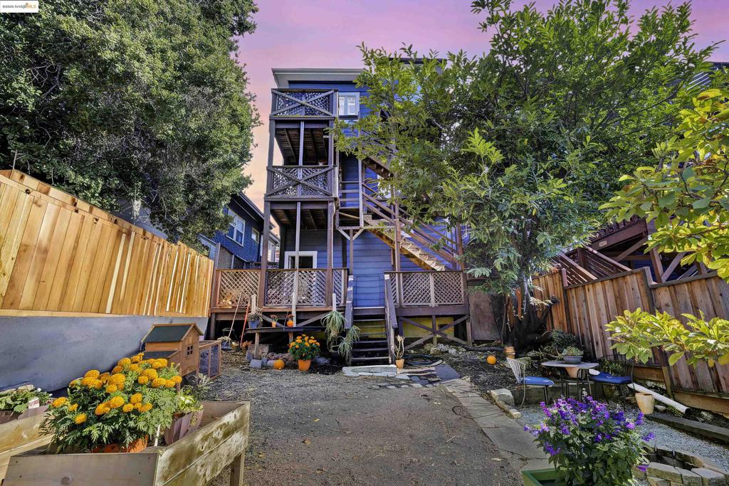 OAKLAND - Residential Income