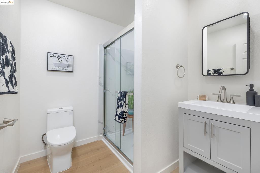 OAKLAND - Residential Income