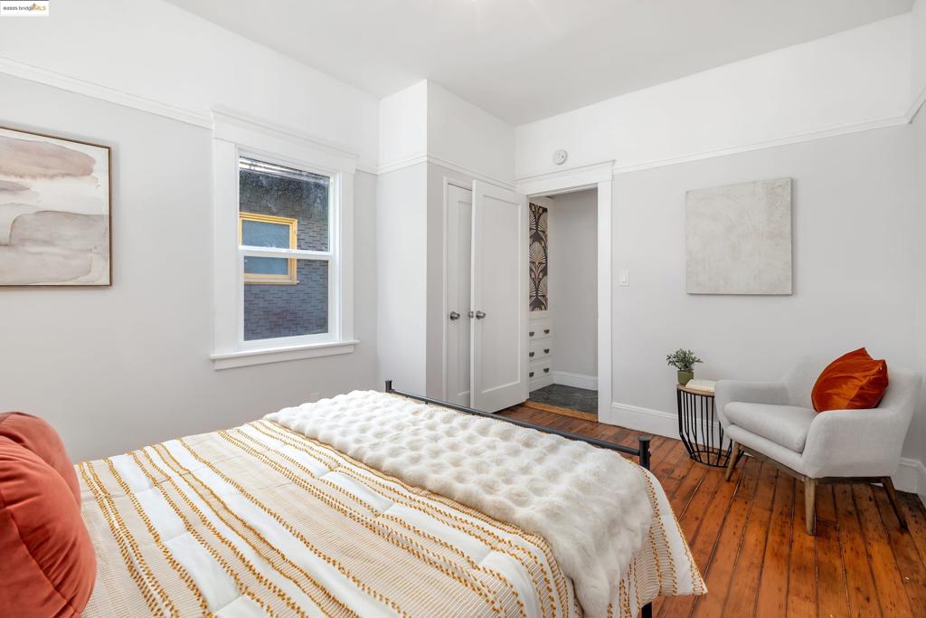 OAKLAND - Residential Income