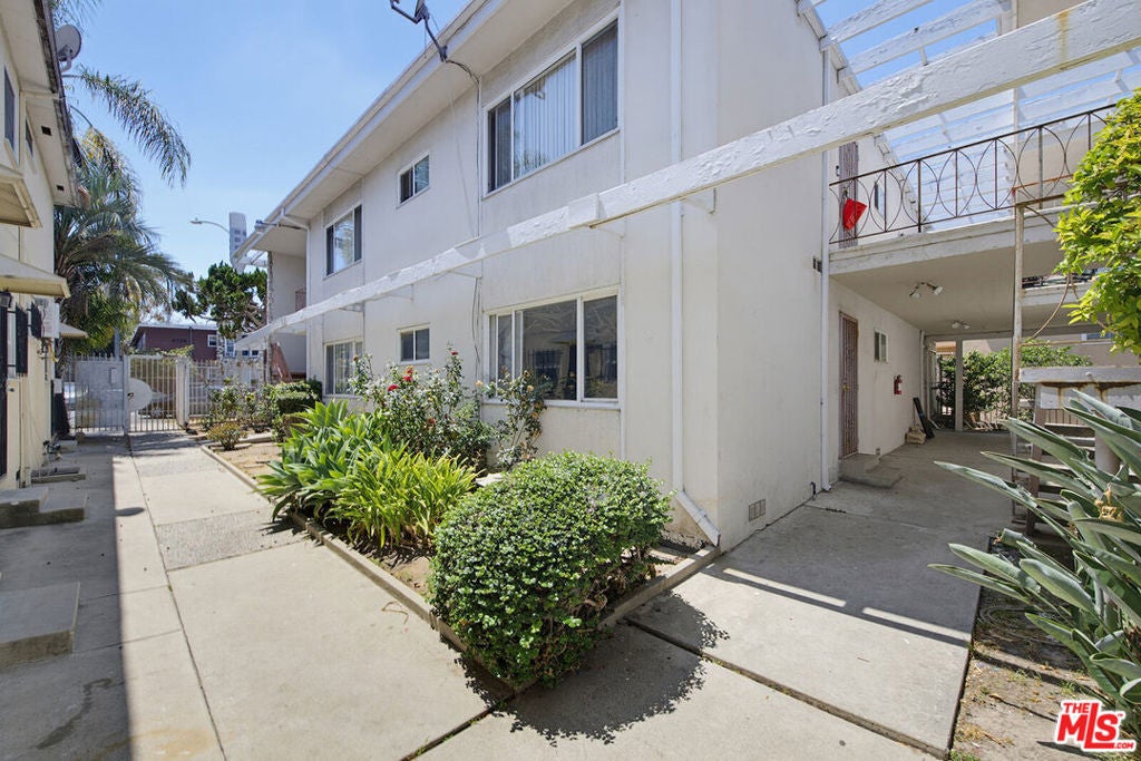 4137 Palmwood Drive 2