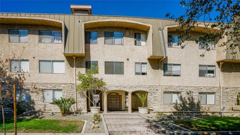 Photo of 377 W California Avenue #27, Glendale, CA 91203 (MLS # SR26223525)
