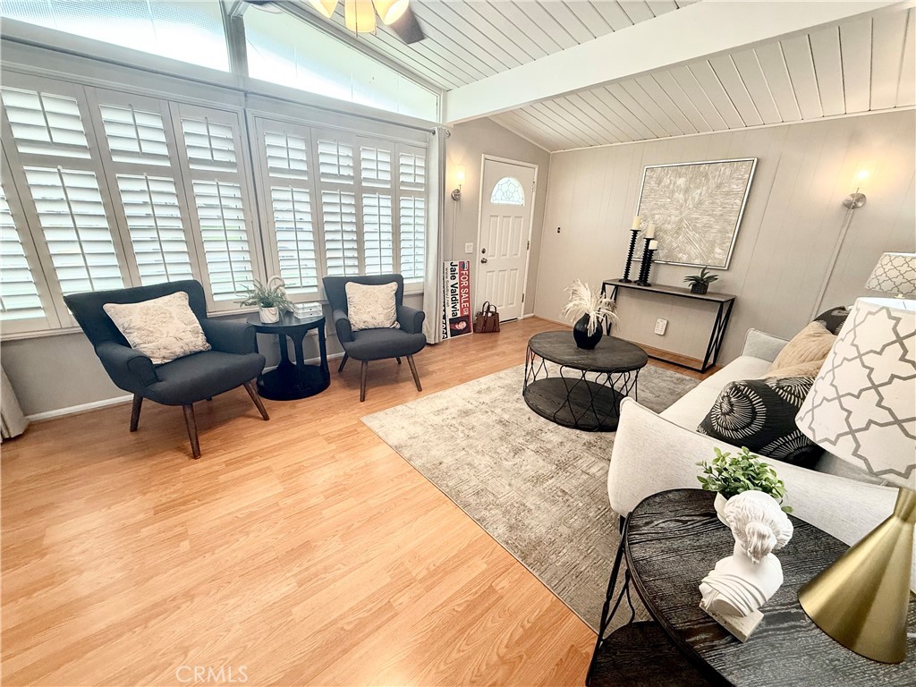5347 N Leaf