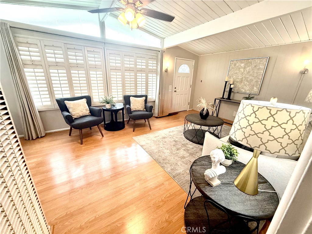 5347 N Leaf