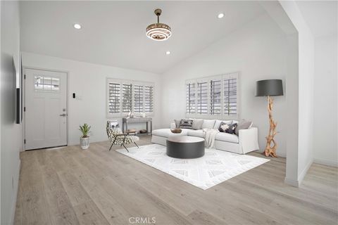 Photo of 10848 Huston Street, North Hollywood, CA 91601 (MLS # SR25282249)
