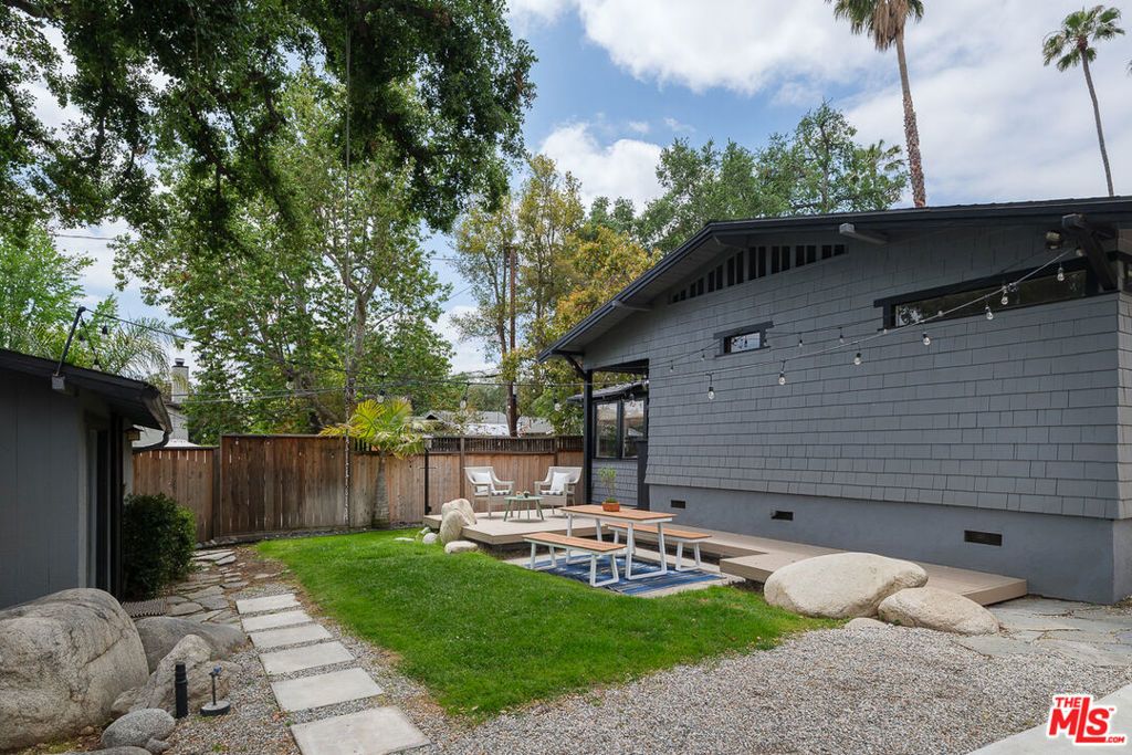 listing image 130729278976147991863