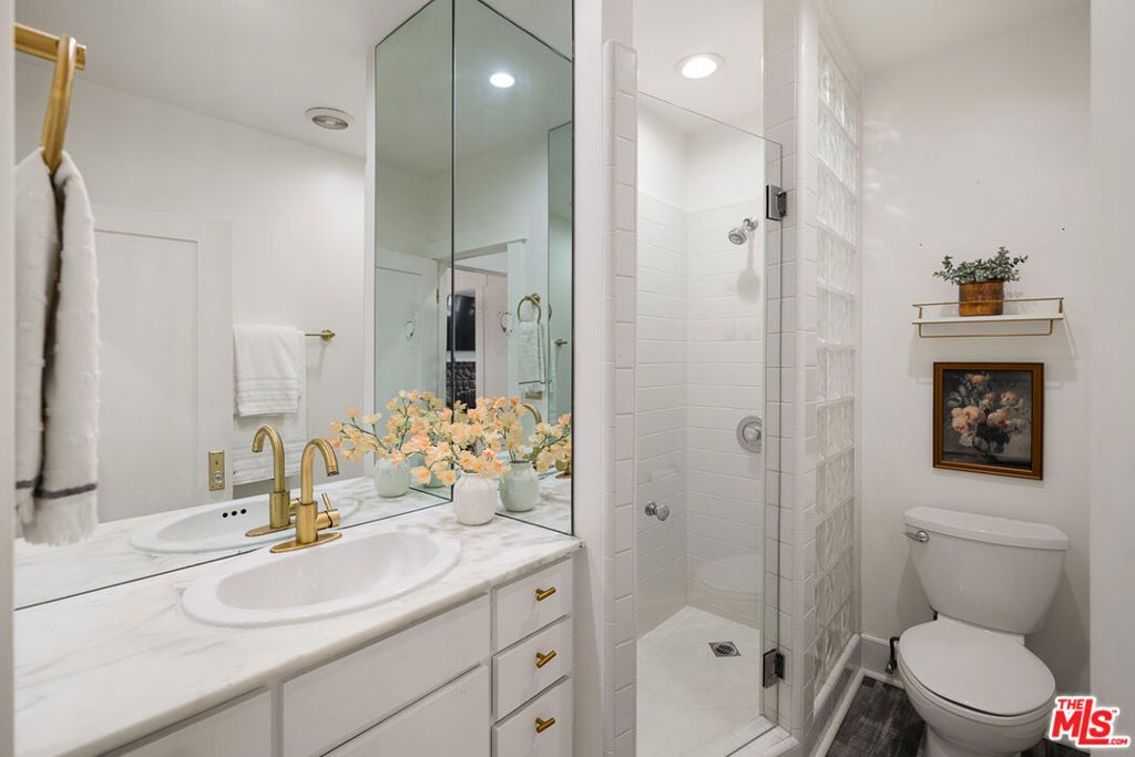 listing image 130725297014287933116