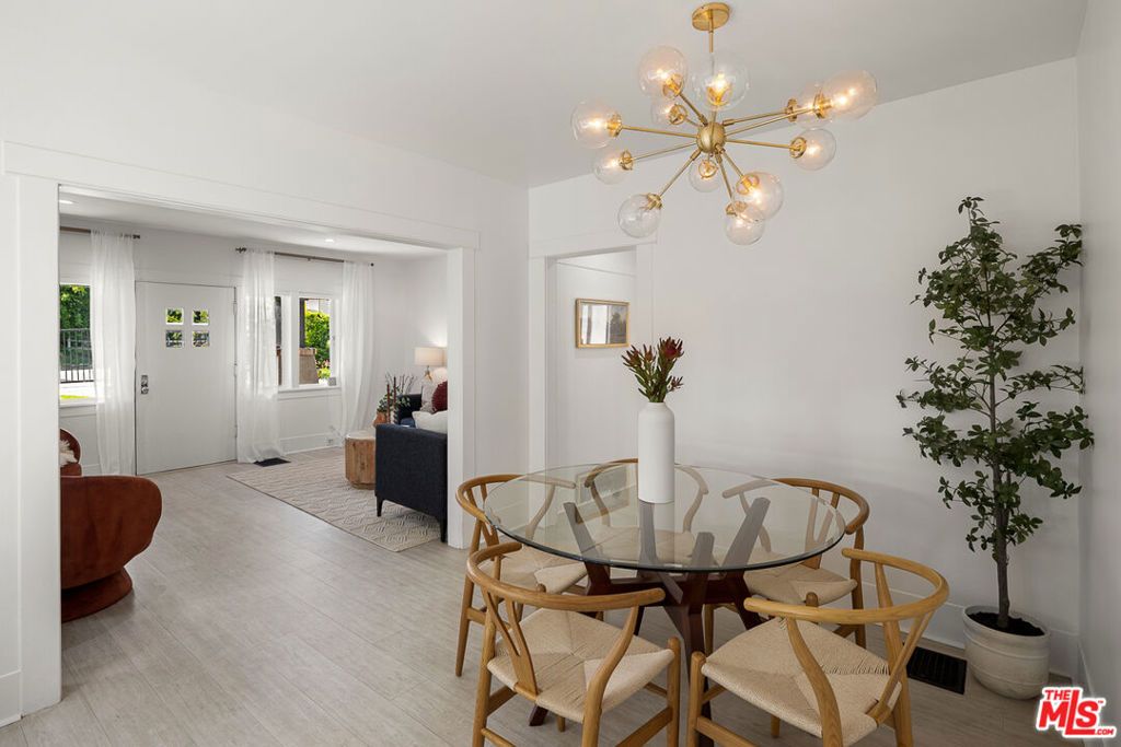 listing image 130721569097873762008