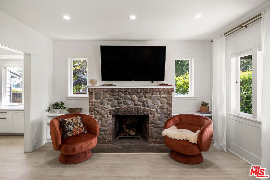 listing image 130722762053346495070