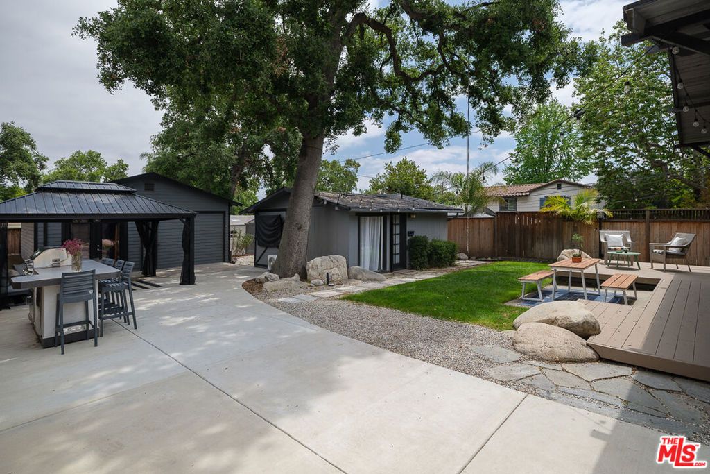 listing image 130727080997387974592