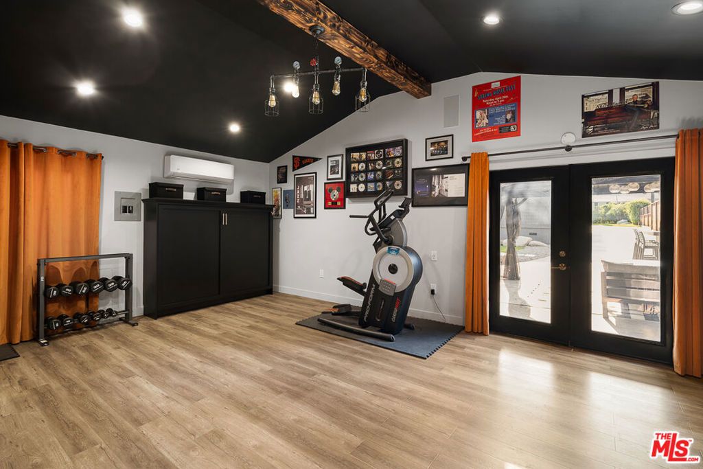 listing image 130720360628266470883