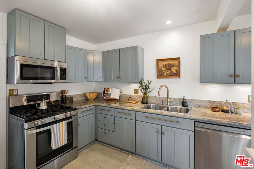 listing image 130725378025265168651