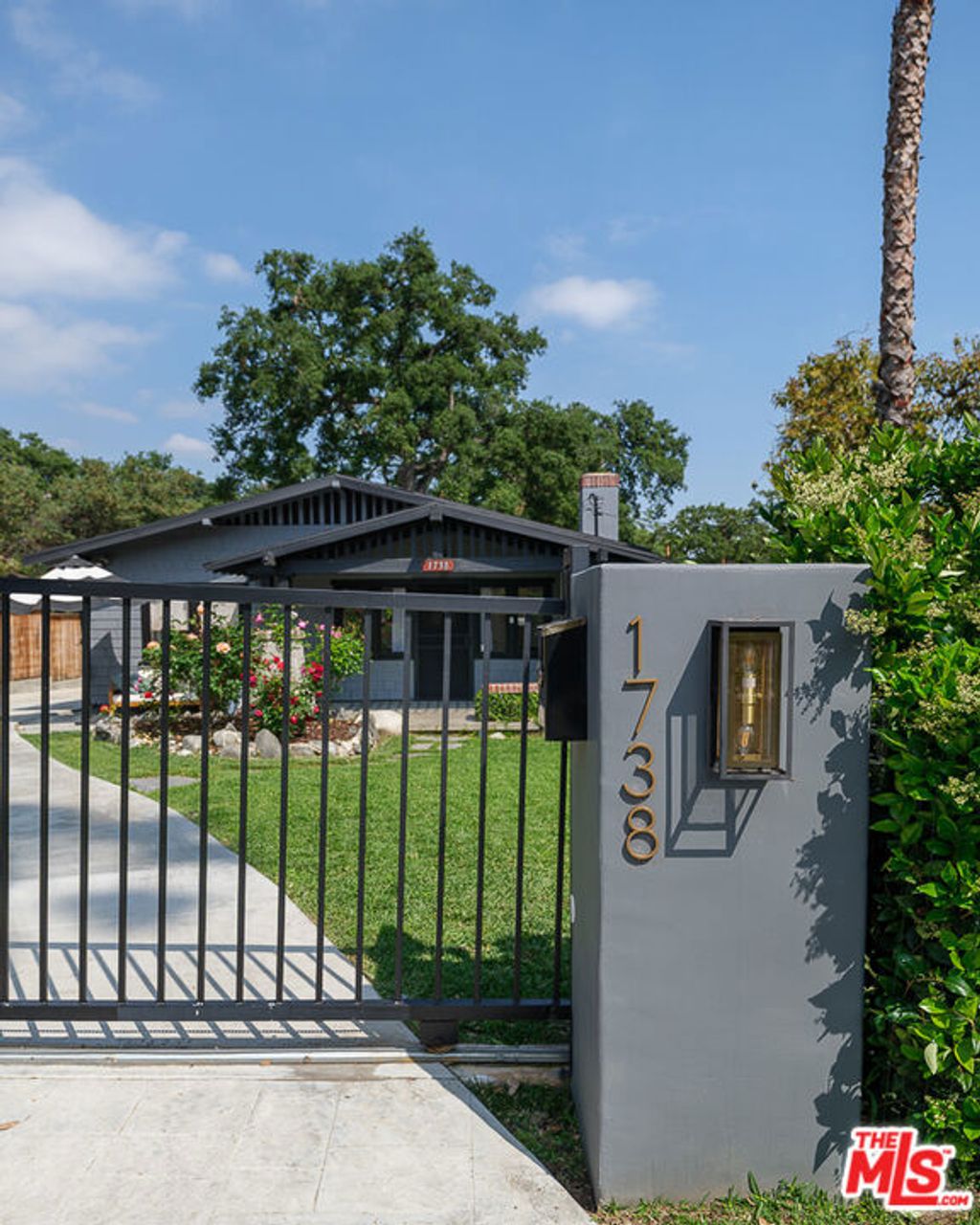 listing image 130720588954451599040