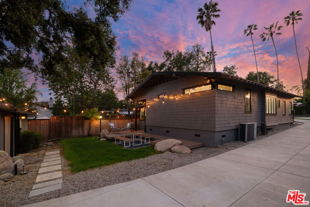 listing image 130722506099484768757