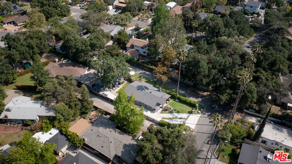 listing image 130722097371166329577