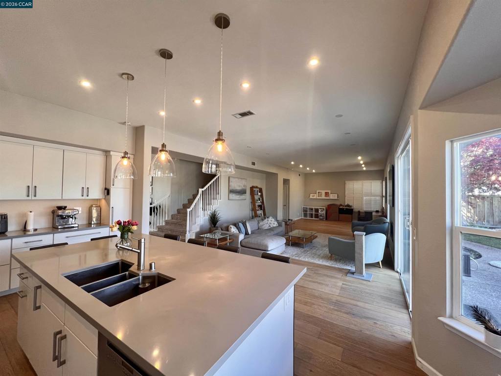 1161 Torrey Pines Pl