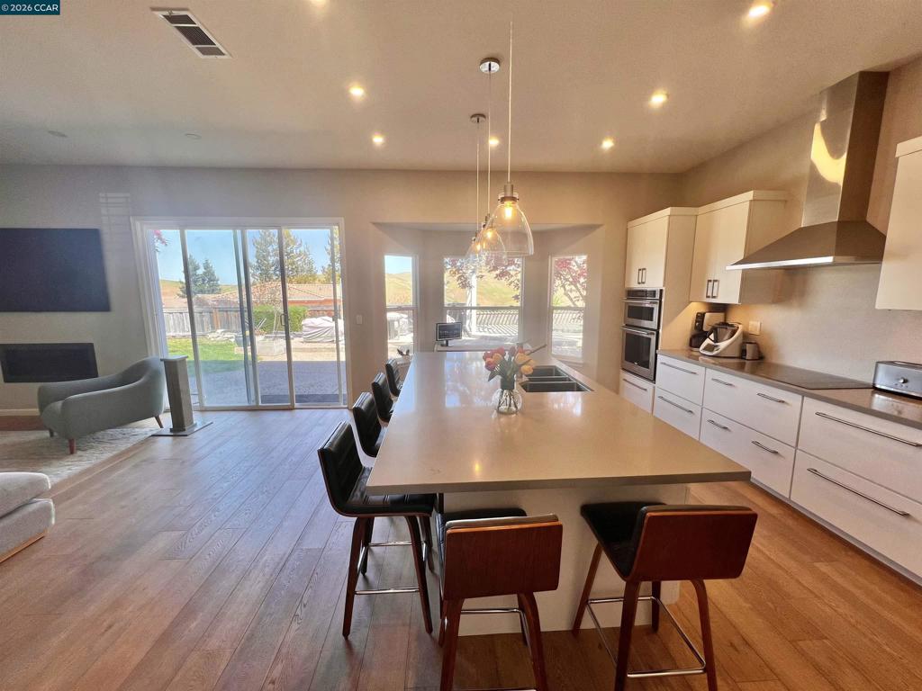 1161 Torrey Pines Pl