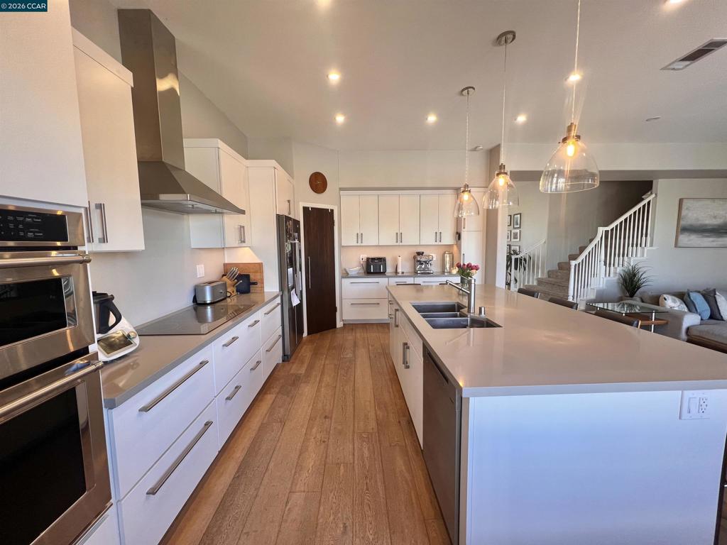 1161 Torrey Pines Pl