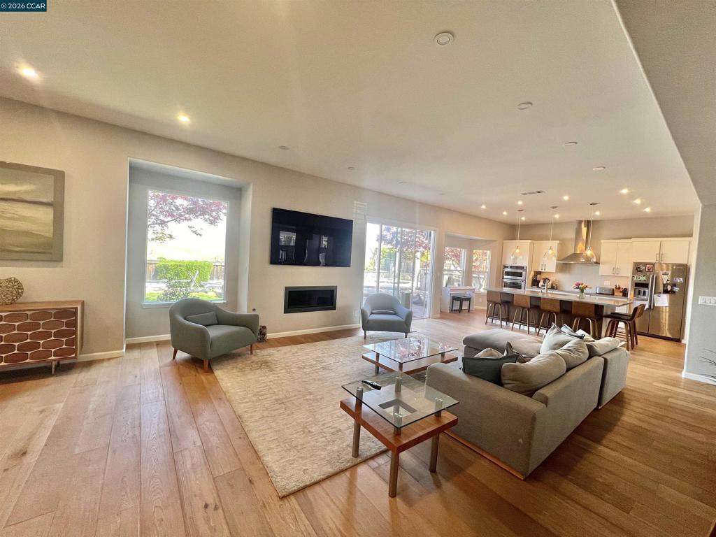 1161 Torrey Pines Pl