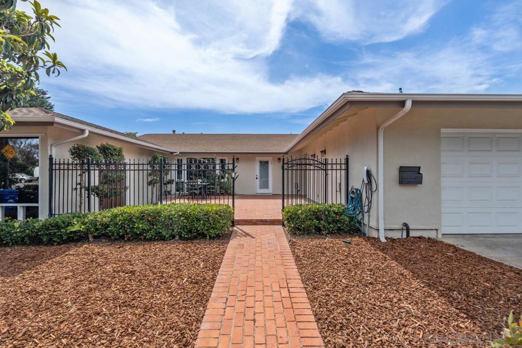 8874 La Jolla Scenic Dr N