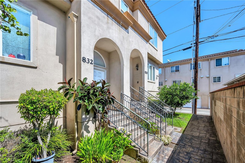 832 Arlington