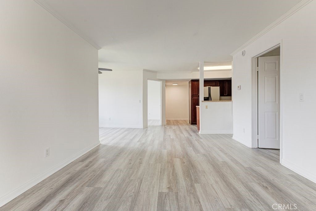 5515 Canoga Ave 105