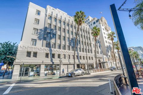 Photo of 140 Linden Avenue #606, Long Beach, CA 90802 (MLS # 26678369)