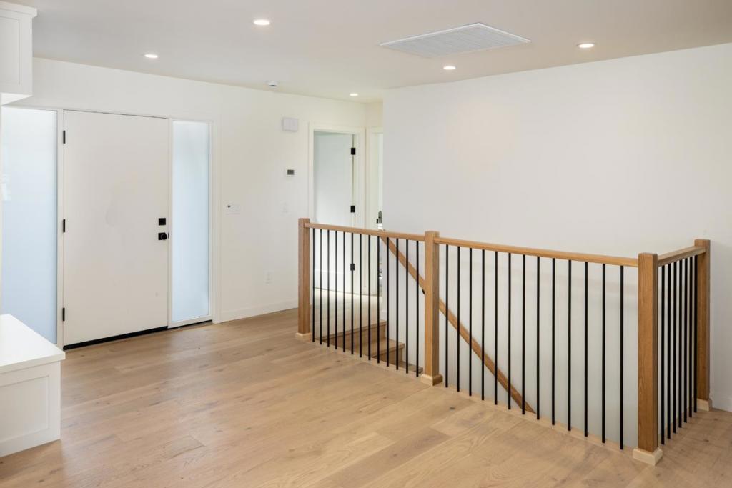 1689 Sunnyslope Avenue