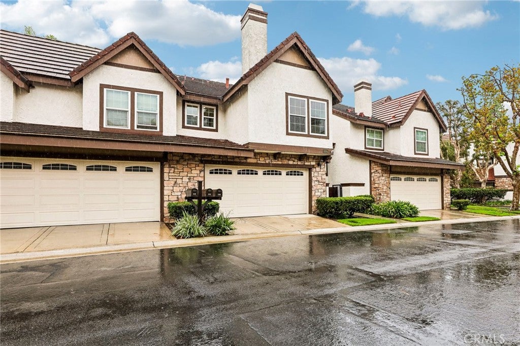 6164 E Morningview