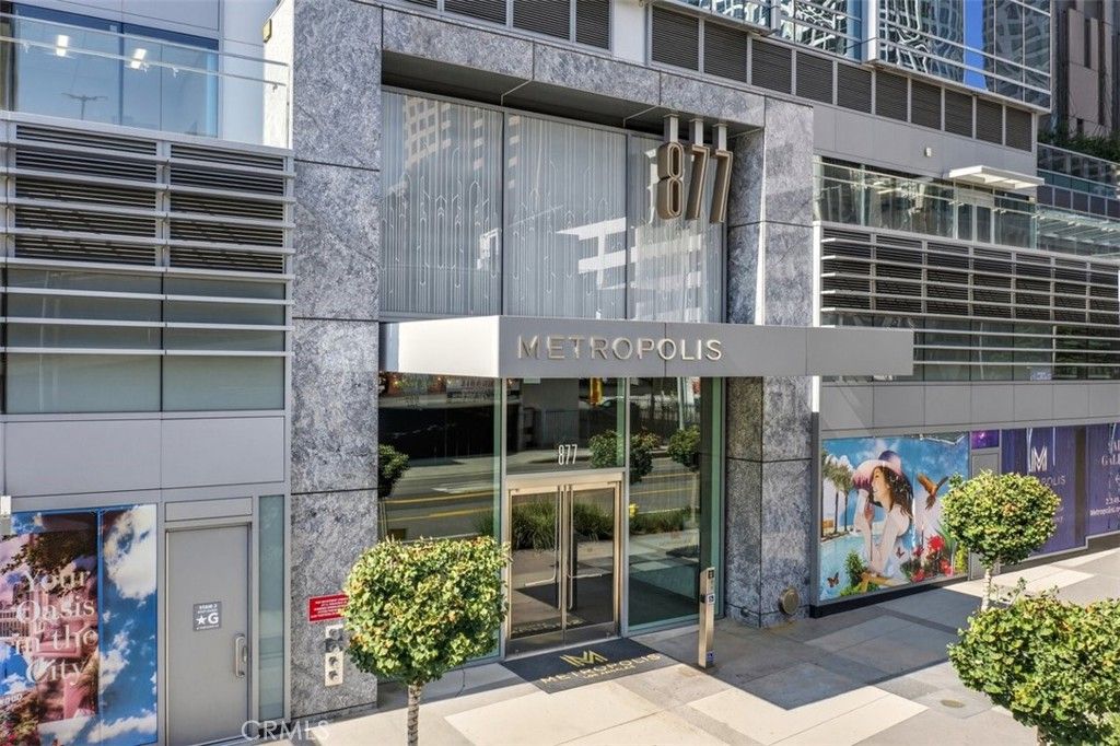 Photo of 877 Francisco Street #3102, Los Angeles, CA 90017 (MLS # SR25229862)