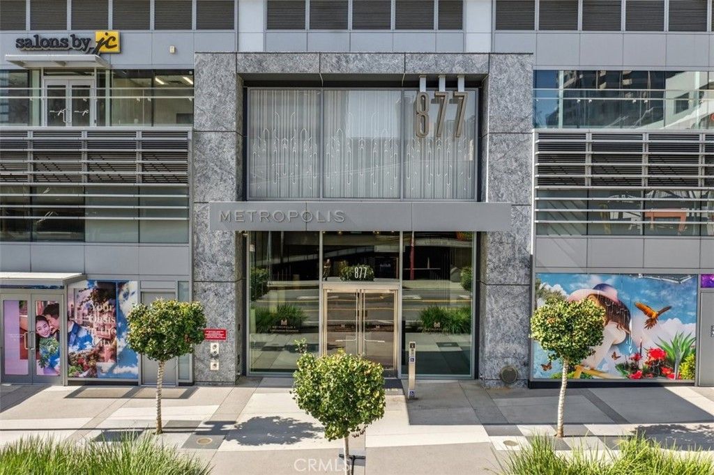 Photo of 877 Francisco Street #3102, Los Angeles, CA 90017 (MLS # SR25229862)