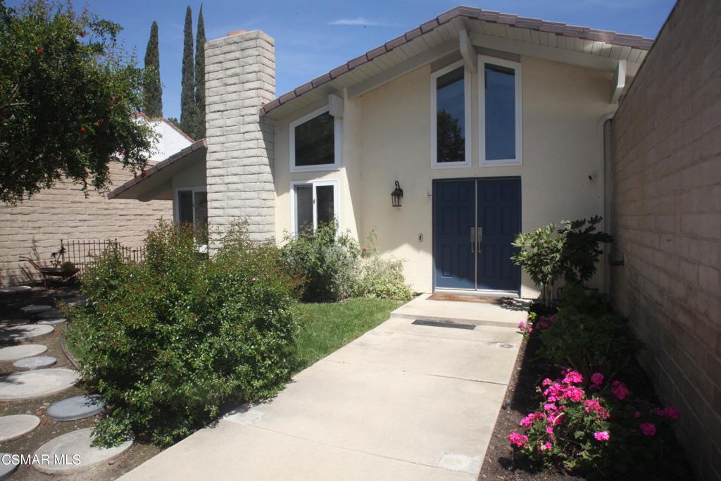First Neighborhood Single Story.Charming, Light and bright with privacy! Lots of windows! Cathedral ceiling in Living room. Four bedrooms, two and a half bathrooms. A few blocks from community park, pool and White Oak elementary school. 2 Car + garage.