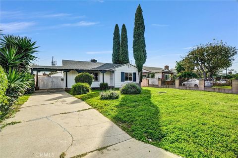 Photo of 856 E Mcfadden Avenue, Santa Ana, CA 92707 (MLS # PW26064303)