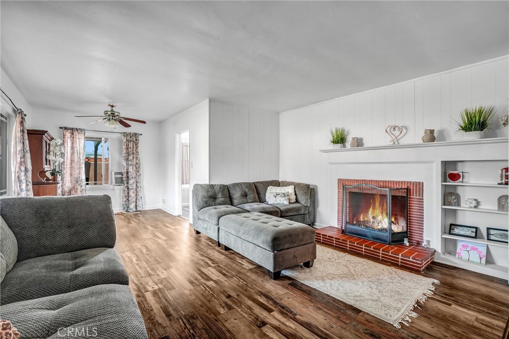 856 E Mcfadden Avenue