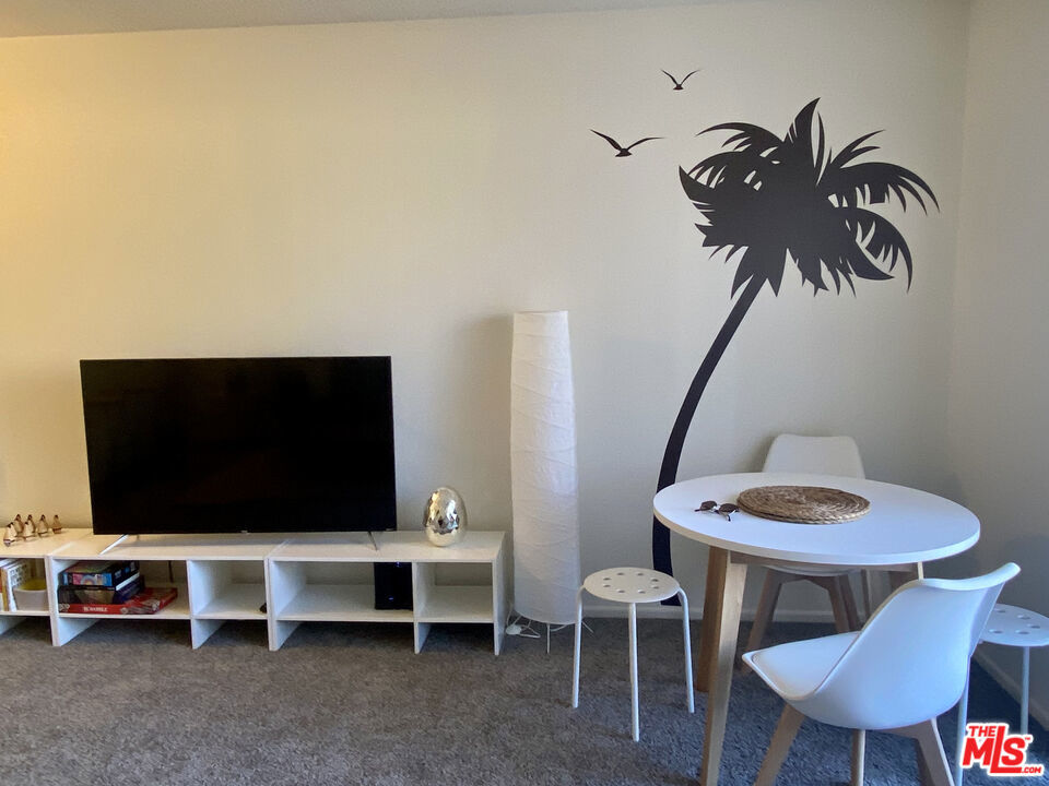 1655 E Palm Canyon Drive 318