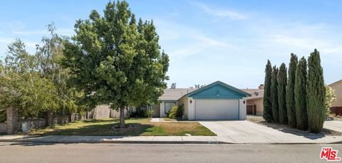 Photo of 2156 Knollwood Court, Rosamond, CA 93560 (MLS # 26834451)