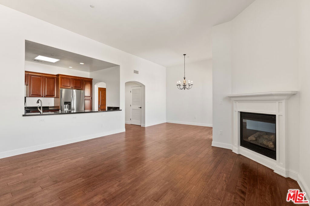 5037 Rosewood Avenue 301