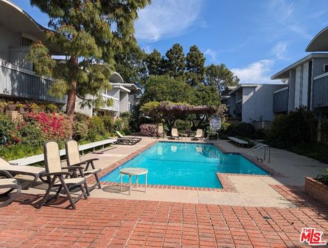 Photo of 4804 La Villa Marina #A, Marina Del Rey, CA 90292 (MLS # 26660151)