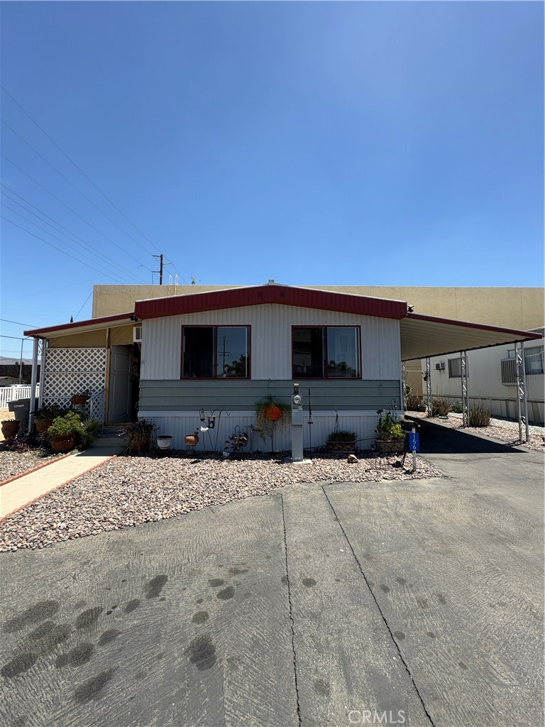 !!Stunning property!! featuring 2 Bedrooms 1 Bathroom. This house is located in a 55+ Community Mobile Home park Blue Fountain in San Jacinto. The house has a spacious living room with laminate flooring open to the dining room. Amazing natural lights in the house to enjoy your coffee in the morning. Beautiful kitchen with a lot of cabinetries to organize your items perfectly. The primary bedroom has a big walking closet and the second bedroom with great space as well. There is a large bathroom featuring a shower. Bonus Room that can be converted into an office or storage. Centrally located, commuter friendly, just minutes of distance from State St for an easy out of town commute!! Very close to shopping centers, restaurants, medical offices and hospitals... The community has a club house with lovely pool and spa. A must see!!